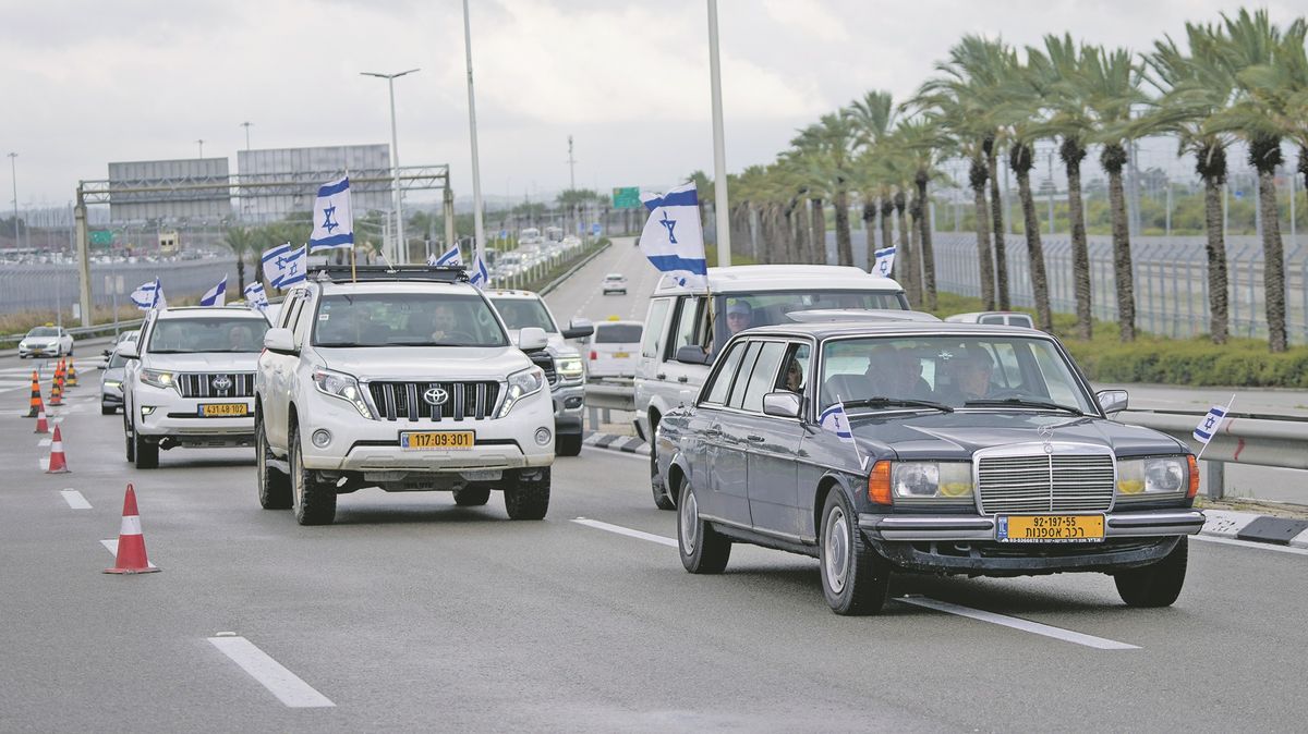Proti Netanjahuovi jdou i hrdinští veteráni od Entebbe
